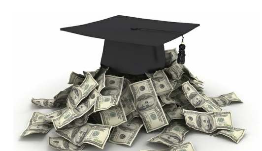美国高中留学费用一览表，美国高中一年多少钱