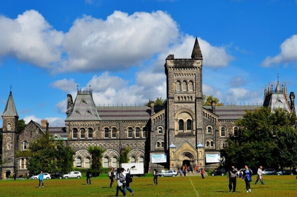 加拿大留学申请奖学金时注意哪些事项？申请要求是什么？