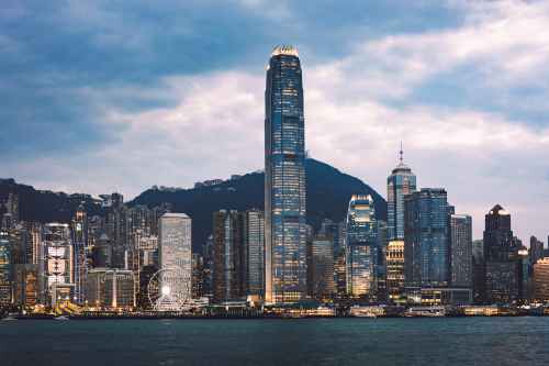 中国香港永居申请要什么条件？中国香港这100所院校的留学生，有毕业证就能拿永居？